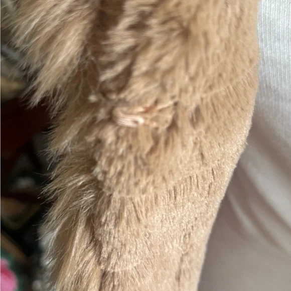 Main Strip Faux Fur Vest - Tan - Picture 4 of 6